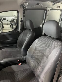 
										Peugeot Partner completo									