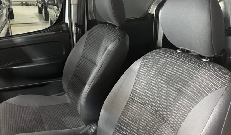 
								Peugeot Partner completo									