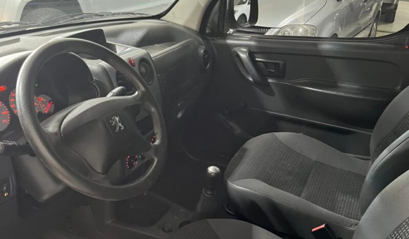 
								Peugeot Partner completo									