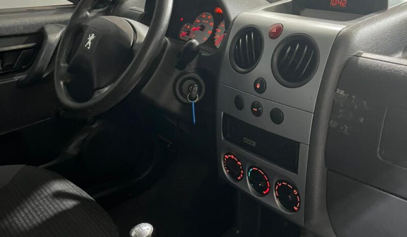 
								Peugeot Partner completo									