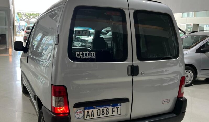 
								Peugeot Partner completo									