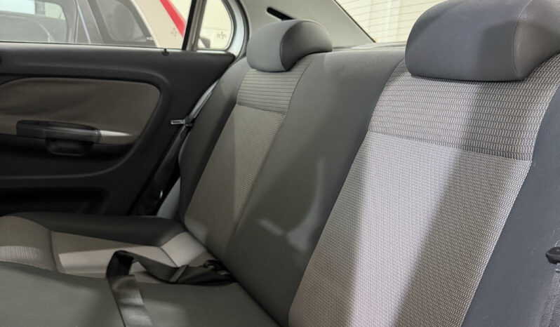 
								Volkswagen Voyage Confortline completo									