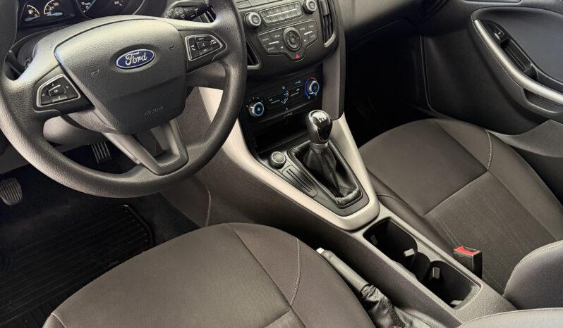 
								Ford Focus S 2017 completo									