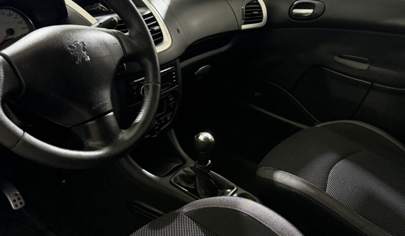
								Peugeot 207 Compact completo									