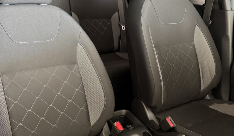 
								Nissan Kicks Advance completo									