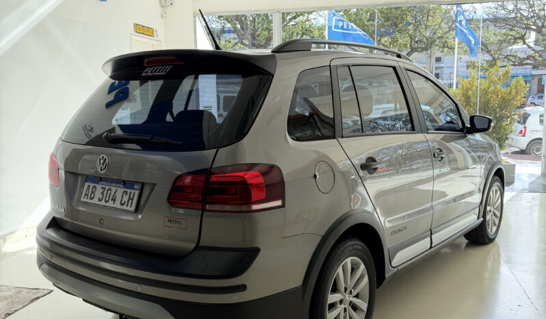 
								Volkswagen Suran Track 1.6 5D completo									