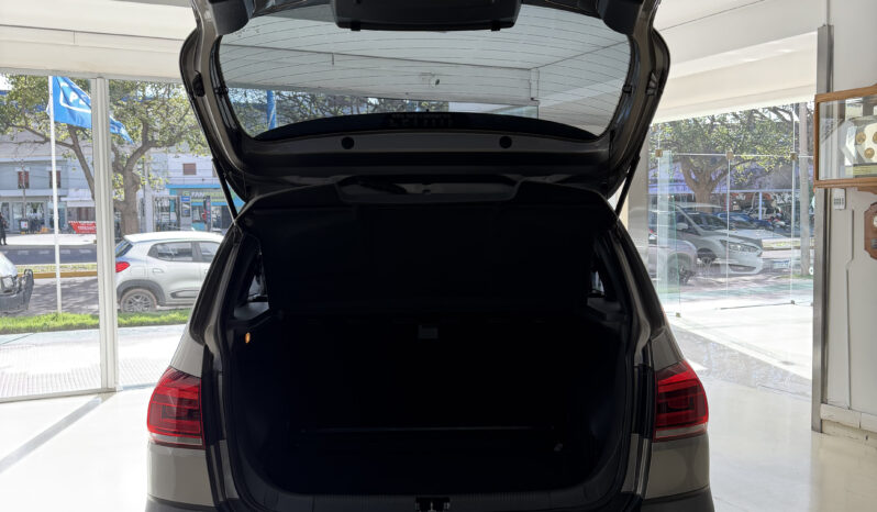 
								Volkswagen Suran Track 1.6 5D completo									